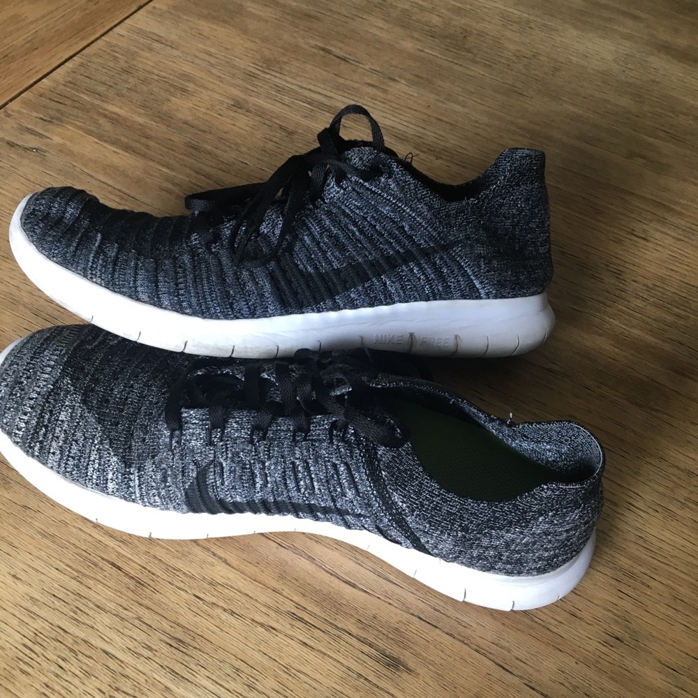 Nike Flyknit Free Runs